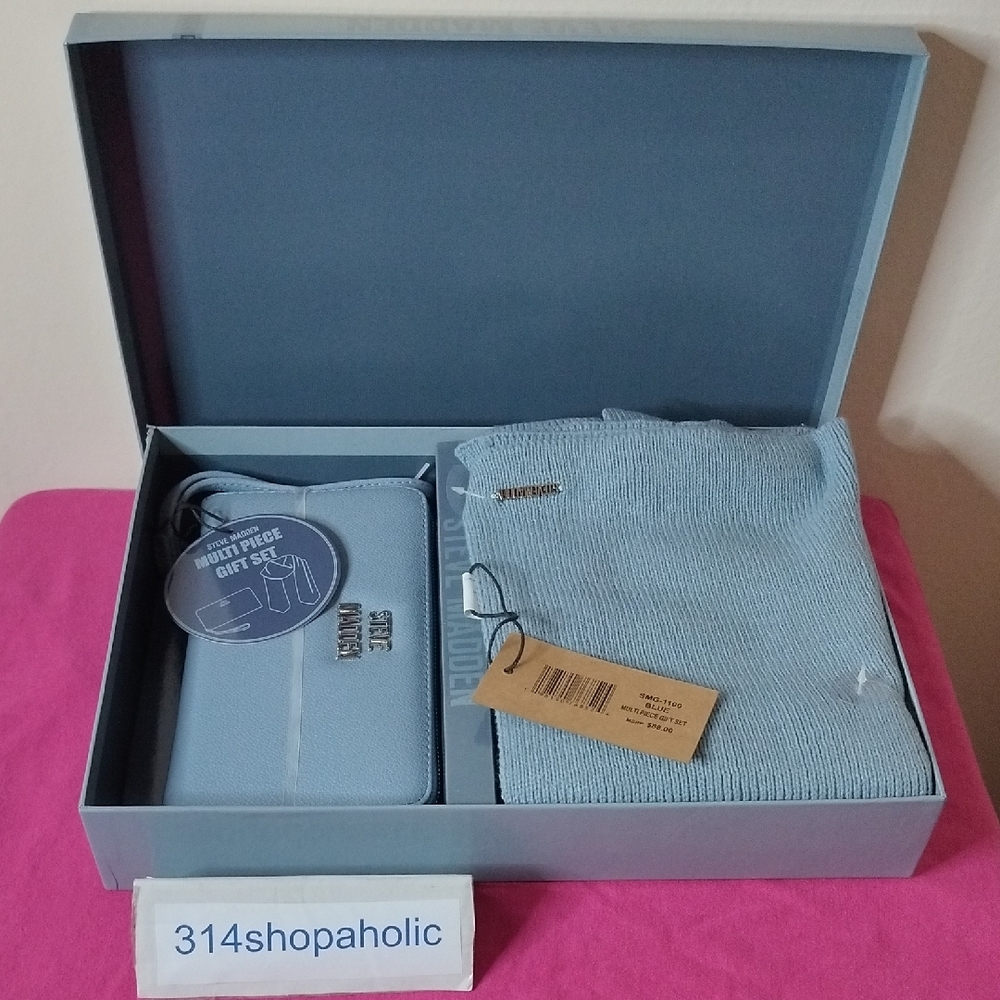 Light Blue Steve Madden Wallet / Scarf Gift Set